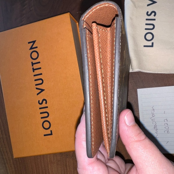 Louis Vuitton Brazza Wallet - Picture 7 of 16